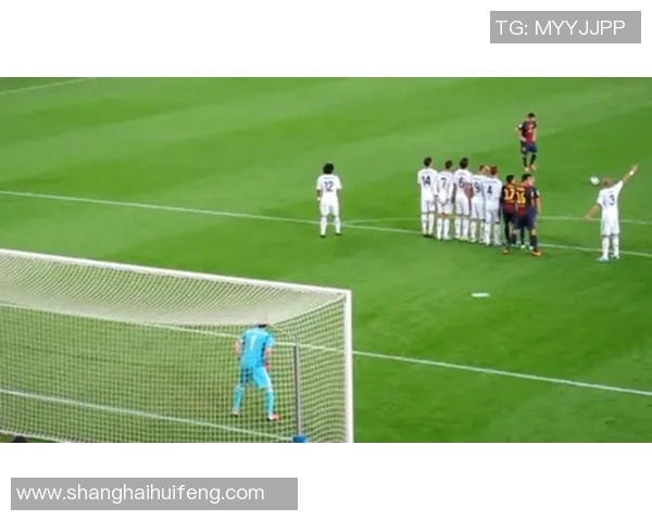 足球明星精彩瞬间汇聚 盘点全球球场上的卓越表现与传奇时刻